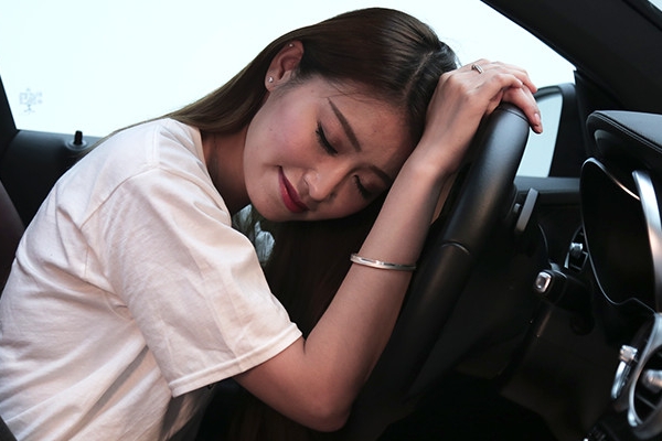 别信谣！男人开车容易腰疼不是肾不好，而是车上少了这个东西！