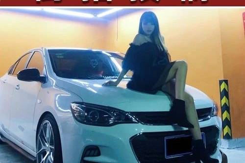 自从玩了改装后，小姐姐经常都吵着要上车丨街拍投稿405期