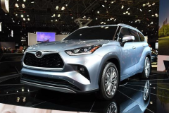 第四代新款汉兰达来袭，外观大变样配置更丰富，真心接受不了