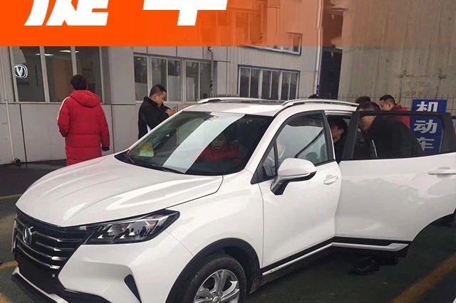 10万买顶配，95后小伙子纠结半天，人生第一台车选了它！