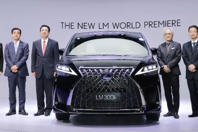 加30万提埃尔法，还是选择全新的雷克萨斯LM呢？