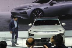 车和手机都离不开了！600+KM续航，四秒零百！第二代智能车小鹏P7首亮