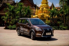 百变空间超能跑，不到10万实用MPV北汽M60