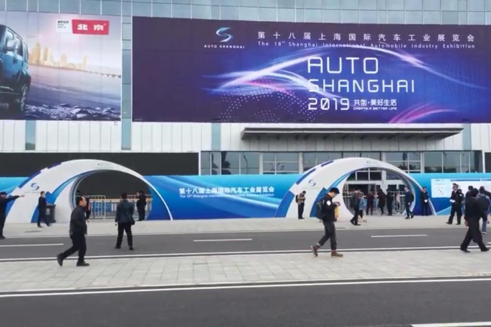 参展新能源车过半，百家争鸣的背后，中国新能源车市将何去何从？