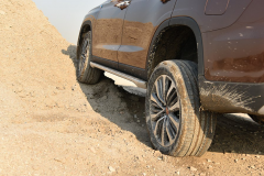 越野领先同级，性价比超普拉多，224马力配全时四驱系统