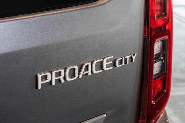 标致雪铁龙和丰田的结晶，丰田全新MPV厉害了