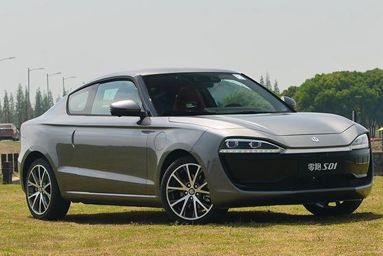 最便宜的纯电动小轿跑！无框门+掀背尾，6.9S破百，11万起