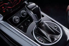 自动挡停车时，先熄火还是先挂P挡？有些人可能把顺序搞错了