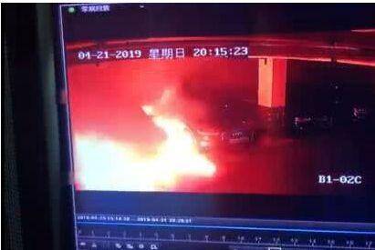 电动汽车绕不过去的槛：谁来收场特斯拉蔚来们电池自燃之殇？