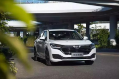 北汽进步确实很大，全新B级车比天籁漂亮，售价亲民配置丰富