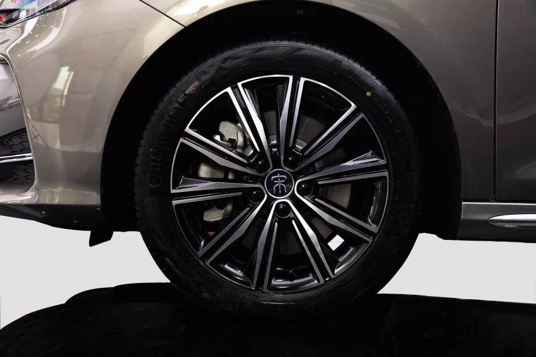 集MPV的空间、SUV的动力、轿车的舒适于一身，比亚迪MPV欲封王？