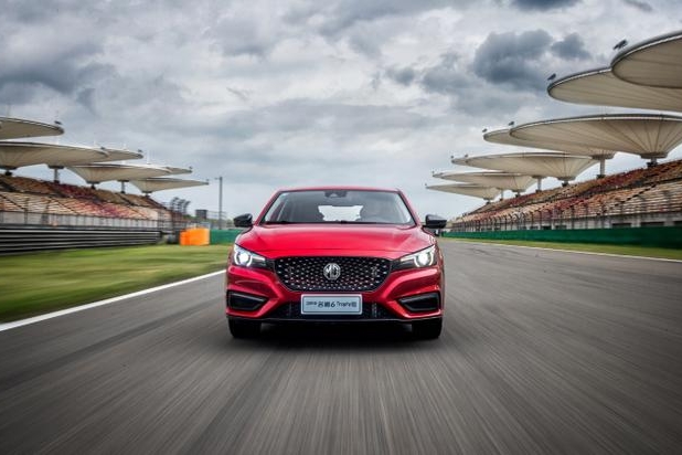 F1赛道试驾2019款名爵6，10万级运动轿跑百万级速度与激情！