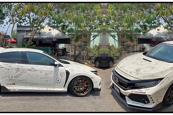 思域Type R停在路边一晚，回来全是赞助商的标签？