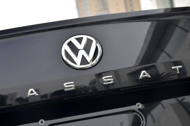 网友提问：迈腾为啥始终卖不过帕萨特 差哪了？