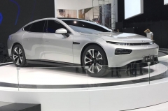 一年前李书福说：你们忽悠老百姓，一年后李书福说：真棒！