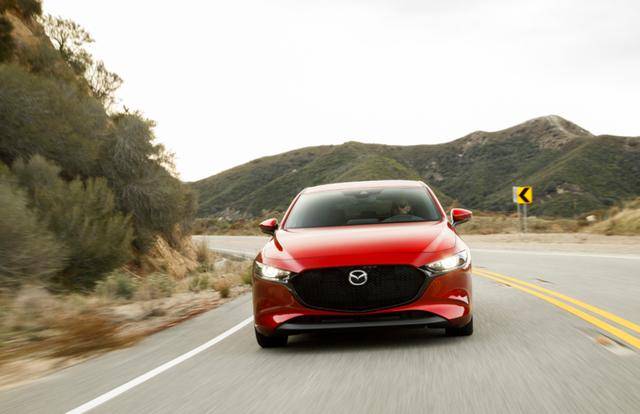 形同虚设的后排空间，马自达干脆改成双开门算了