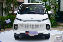 国产微型车真的很美，售价补贴后更亲民，时速100km续航205公里