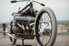 六缸发动机+超长轴距+轮毂转向，说它是怪兽一点不为过