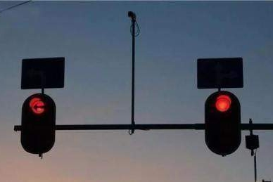 明明闯了红灯，却没收到违章信息？