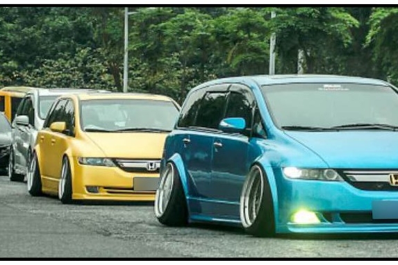 三辆本田改装车走街，地面都快被他们