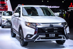 三菱终于亲民了，油耗低至7L扭矩升至235，15万比汉兰达厚道