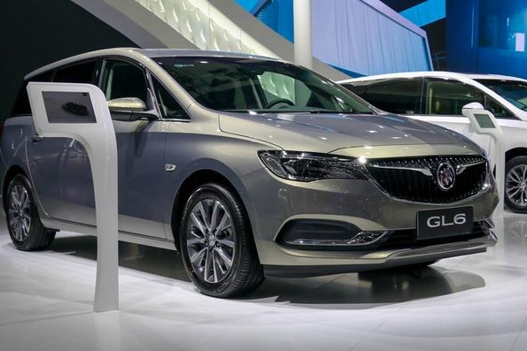 这合资MPV颜值高，标配6气囊全景天窗，12万能买还是国六