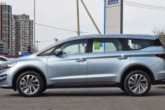 吉利真的火了，油耗6.8L还能炸出300扭矩，空间堪比五菱宏光