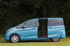 五菱宏光强遇高手，能拉人载货的飞度终于来了，油耗5.5L售价便宜