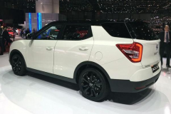 无人搭理的合资SUV！纯进口车型不足13万，油耗5.1升配1.6T引擎