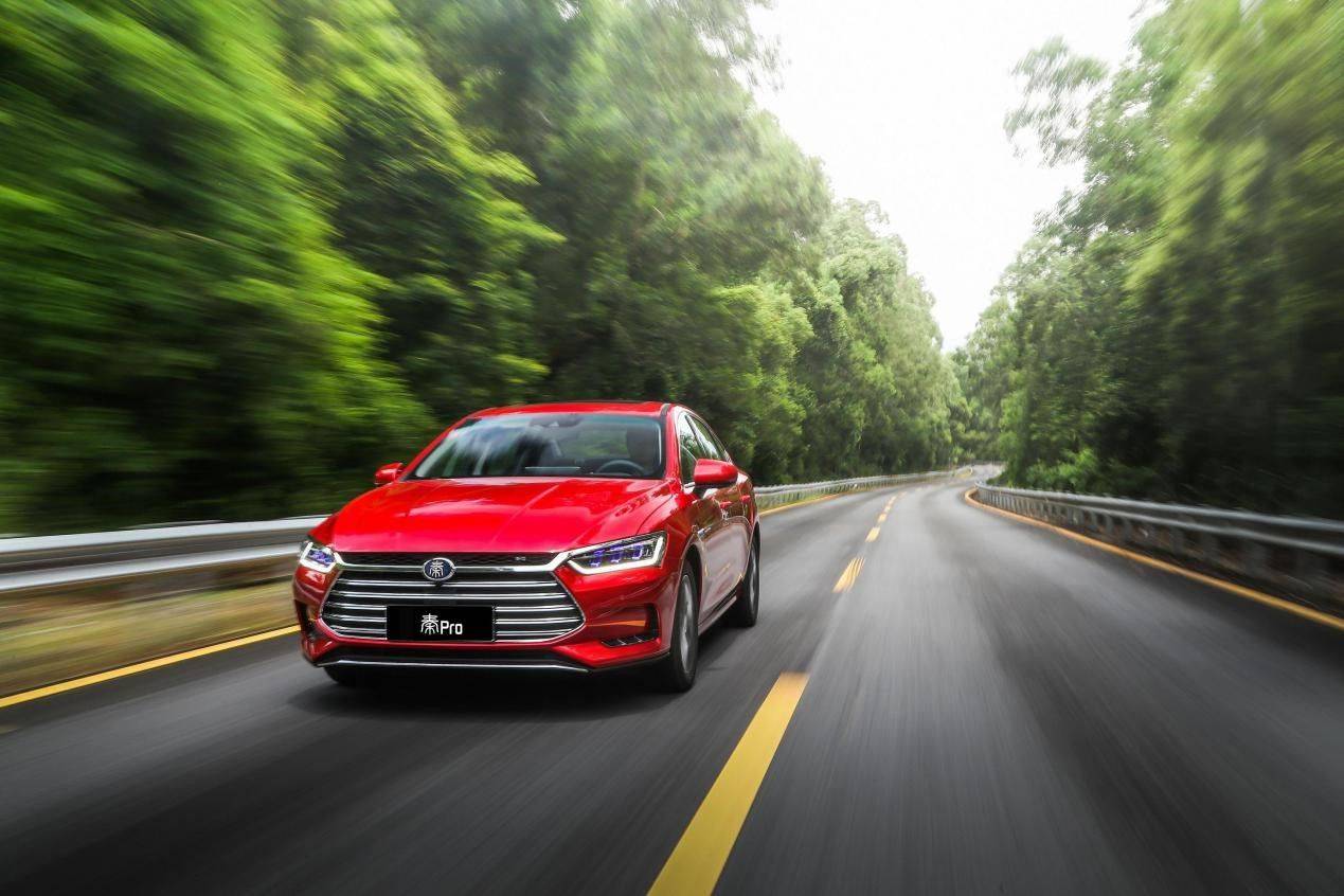 搭中国十佳发动机，全球首创自适应旋转悬浮屏，比亚迪这车太值了