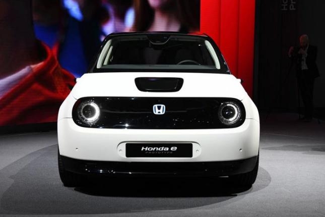 本田后驱电动车，隐藏门把手，摄像后视镜，贯穿屏，续航超200km