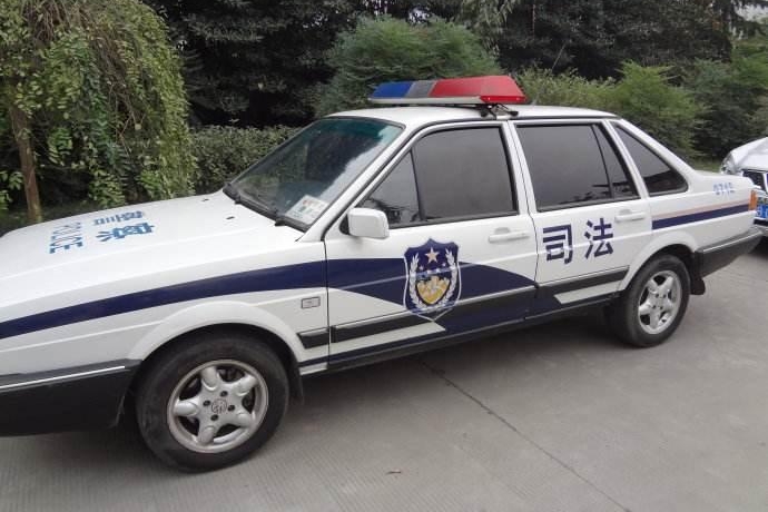 警车上的字不同有什么特殊的区别?老民警说出答案，算是开了眼界