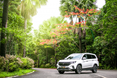 这款7座SUV搭载宝马1.6T动力，峰值扭矩280N·m，后排能当床！