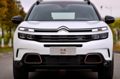 雪铁龙C5天逸增爱信8AT车型，网友：先把双眼皮去了！