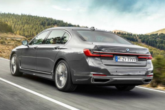 宝马又要上市豪车了，双肾越变越大，3.7秒破百力压奔驰S级