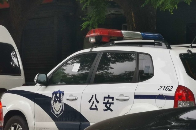 路遇警车被贴条，好评
