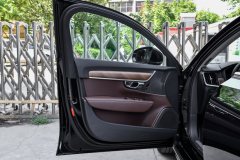 堪称最安全的豪车，价格终于亲民了，引擎压榨出350牛米