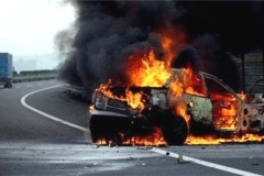 特斯拉蔚来“自燃”频上头条 电动汽车安全事故如何避免