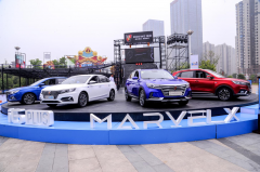 穷玩车、富玩表、无产阶级玩电脑，“互联网+汽车”如何正名？