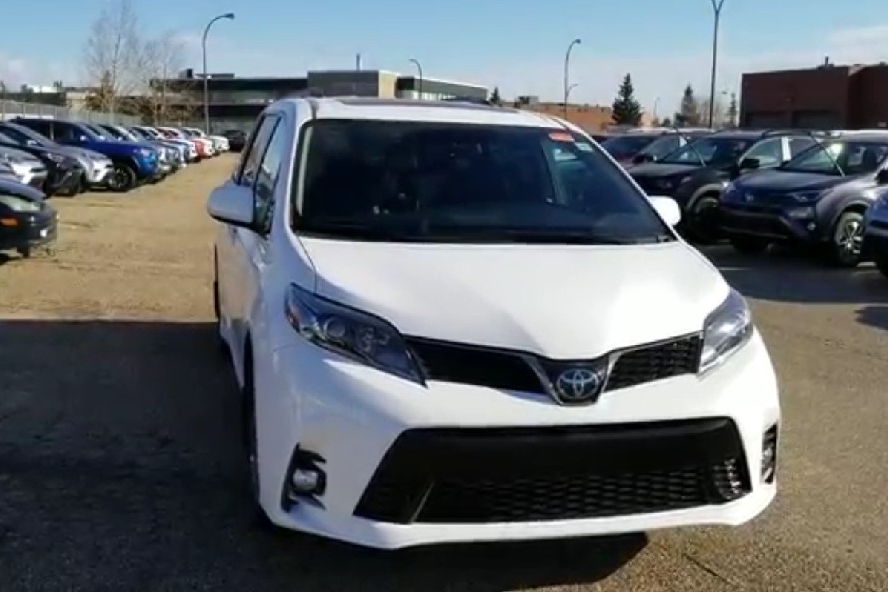 2019款丰田塞纳到店实拍 和奥德赛比你选哪个？