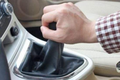 盘点开手动挡车的三种错误挂挡方式，老司机：想进修理厂？