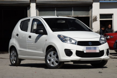 铃木奥拓终于扔出白菜价，皮实耐造还省心，油耗2.7升堪比摩托车