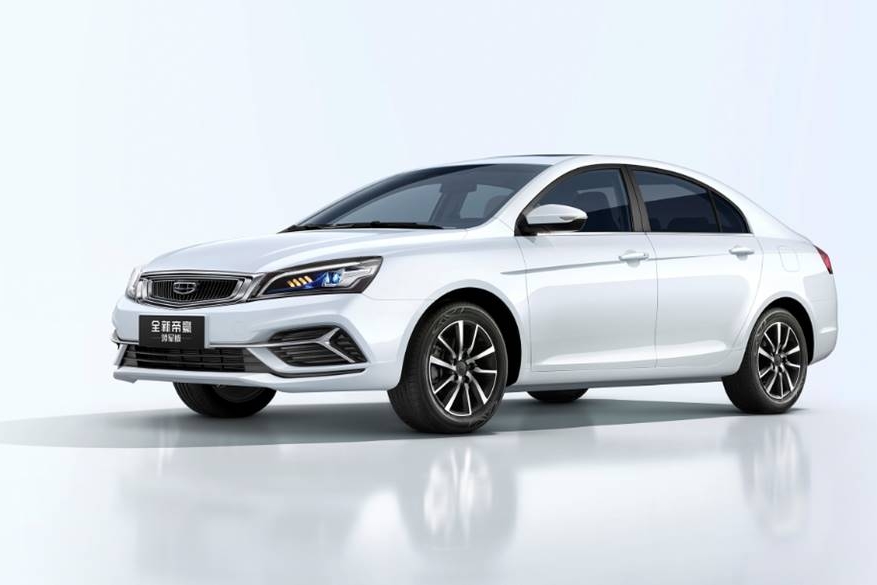 国六+一键启动+无钥匙进入+双屏 网友：新帝豪真“神”了！