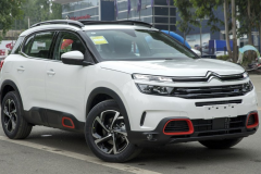 小马拉大车的雪铁龙，四缸引擎才167匹马力，15万比较良心