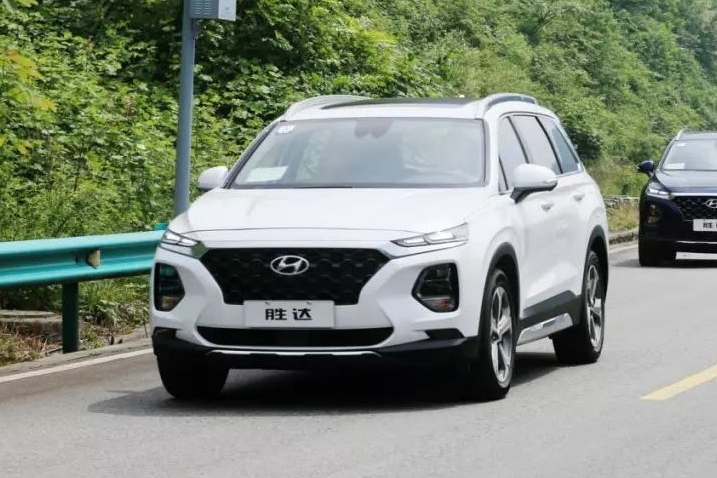 6座布局20万级SUV，指纹解锁、全系配2.0T+8AT，开上山表现如何？