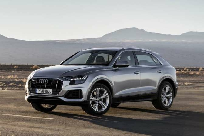 实拍对比|全新奥迪Q8和宝马X7 百万级轿跑SUV比拼王者风范