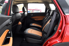 五菱又现神车，大7座SUV不足6万，1.5L引擎轻松川藏行