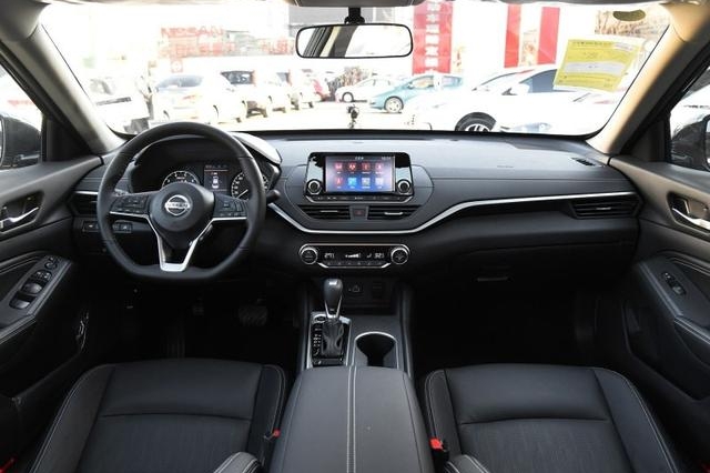 国六版天籁全系优惠1.5万，同为2.0自吸发动机 相比凯美瑞有哪些优缺点？