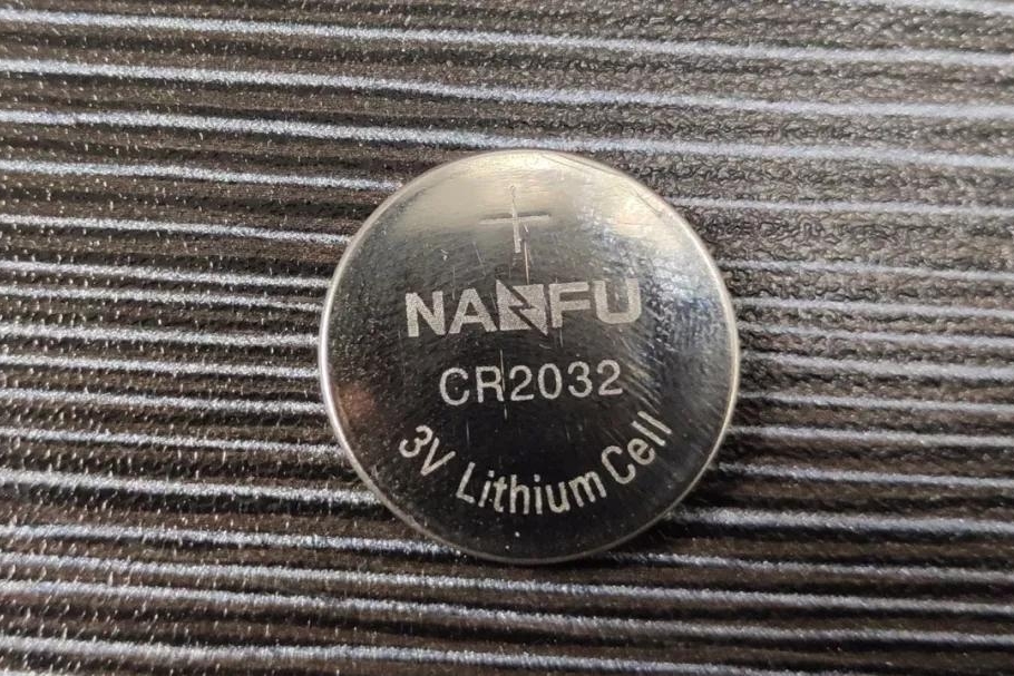 比你想的还要简单，3分钟换好汽车钥匙电池！【汽车Vlog087】