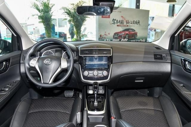 10万的价格还买高尔夫？这款日系两厢车 动力更强 空间更大